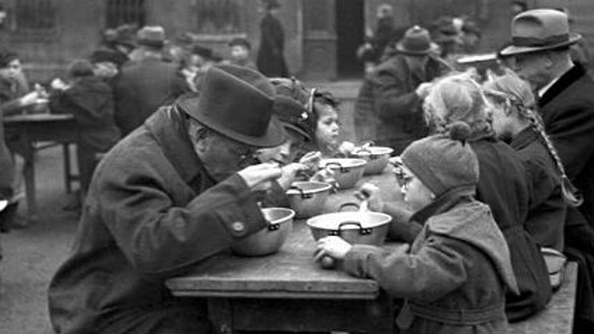 Eintopfessen zu Gunsten des Winterhilfswerks 1938