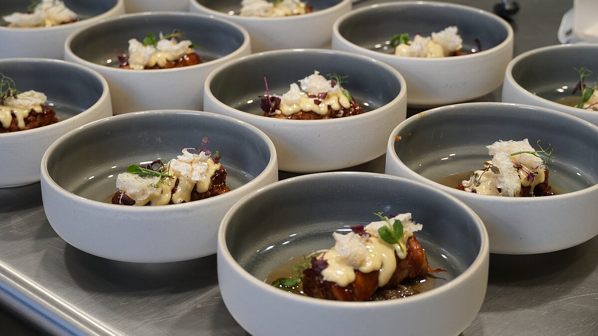 Andi Widmann: Linsen, Spätzle, Schweinbauch, Linsemayo | © agentur-fuer-gastrosophie
